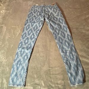 Levi’s southwest patterned jeans size 28
